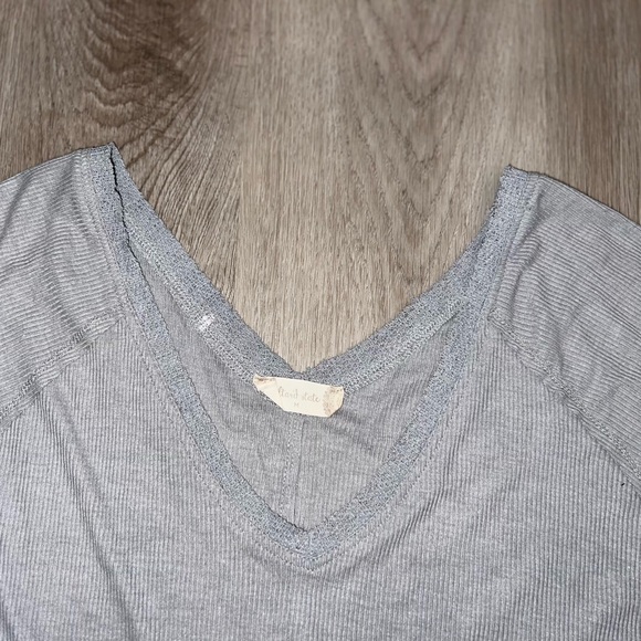 Woman’s Altar’d State Gray Ribbed Boho Chic V-Neck Top Peplum Size Medium - Picture 5 of 8